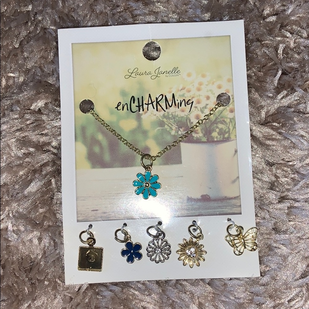 enCHARMING NECKLACE WITH CHARMS